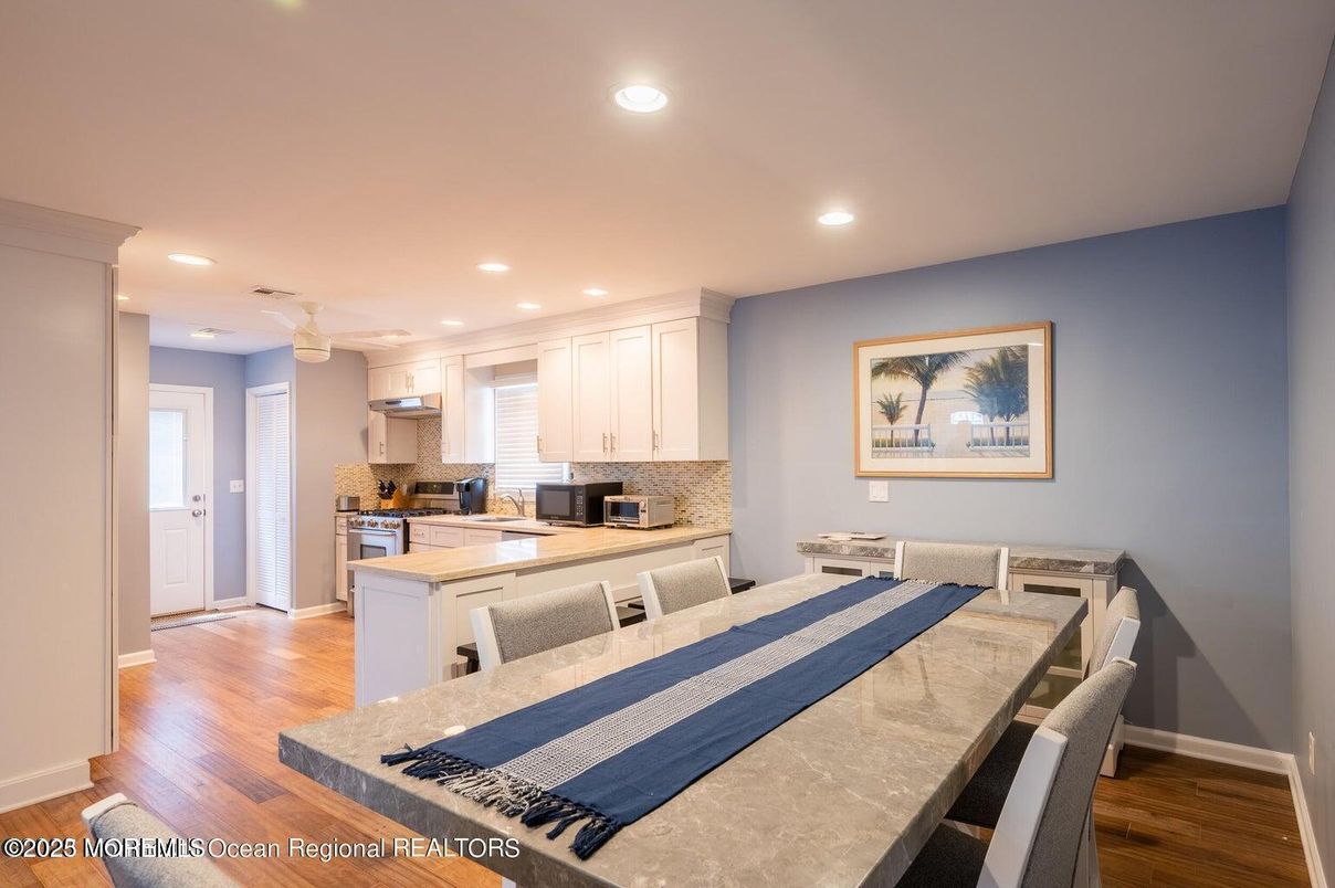 Dining room, Interior, Kitchen, Recessed Lighting, Wood Texture Flooring