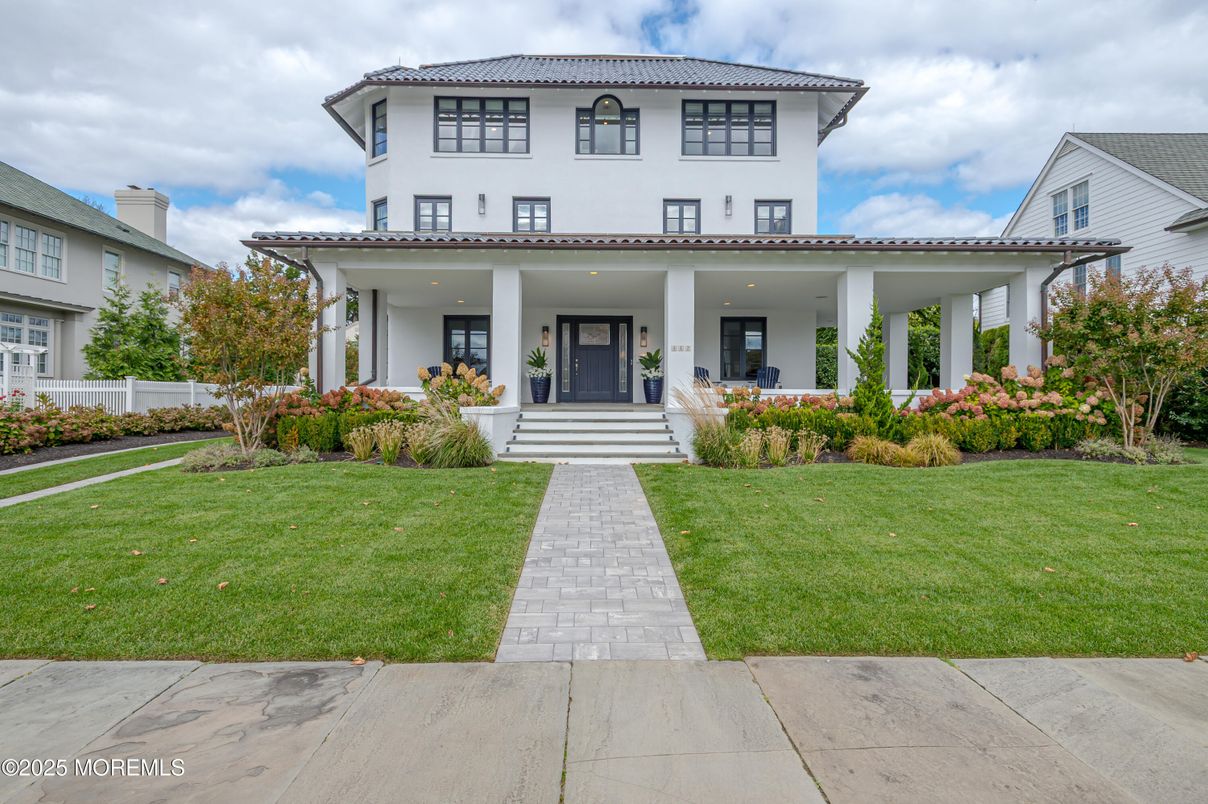 Exterior, Facade, Mediterranean