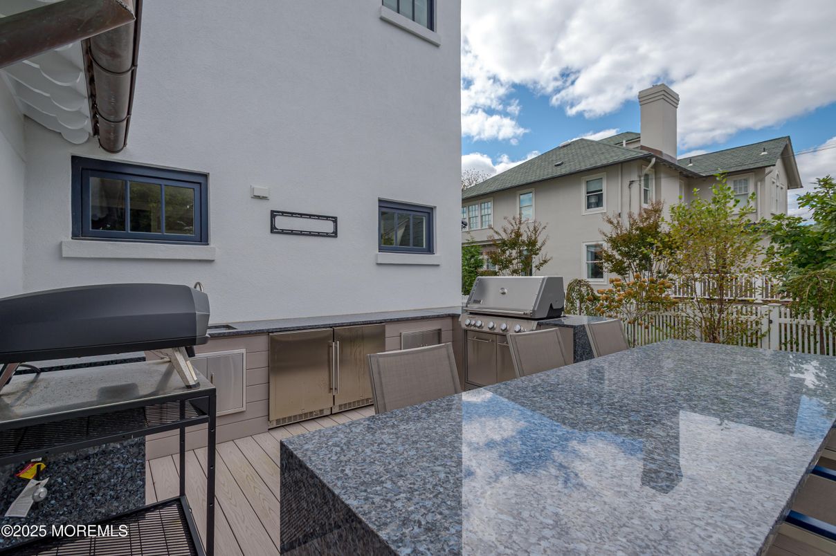 Exterior, Outdoor Kitchen