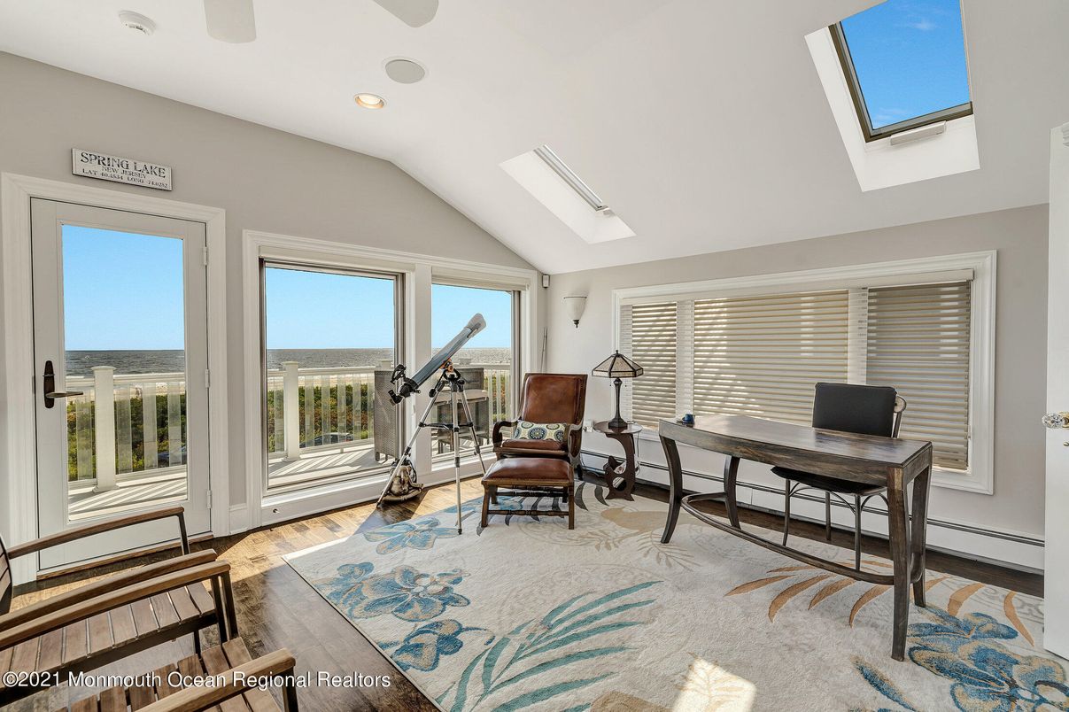 Fitness Equipment, Home Office, Interior, Recessed Lighting, Water, Wood Texture Flooring