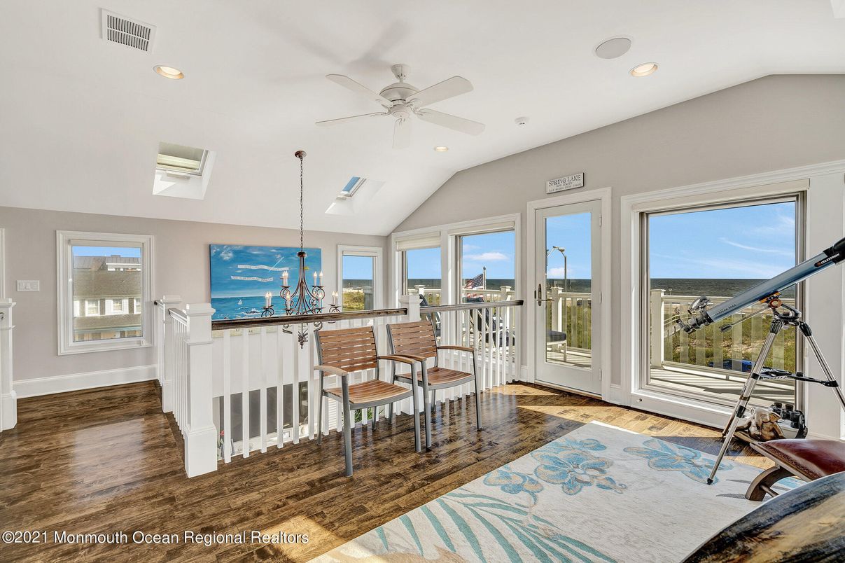 Interior, Recessed Lighting, Water, Wood Texture Flooring