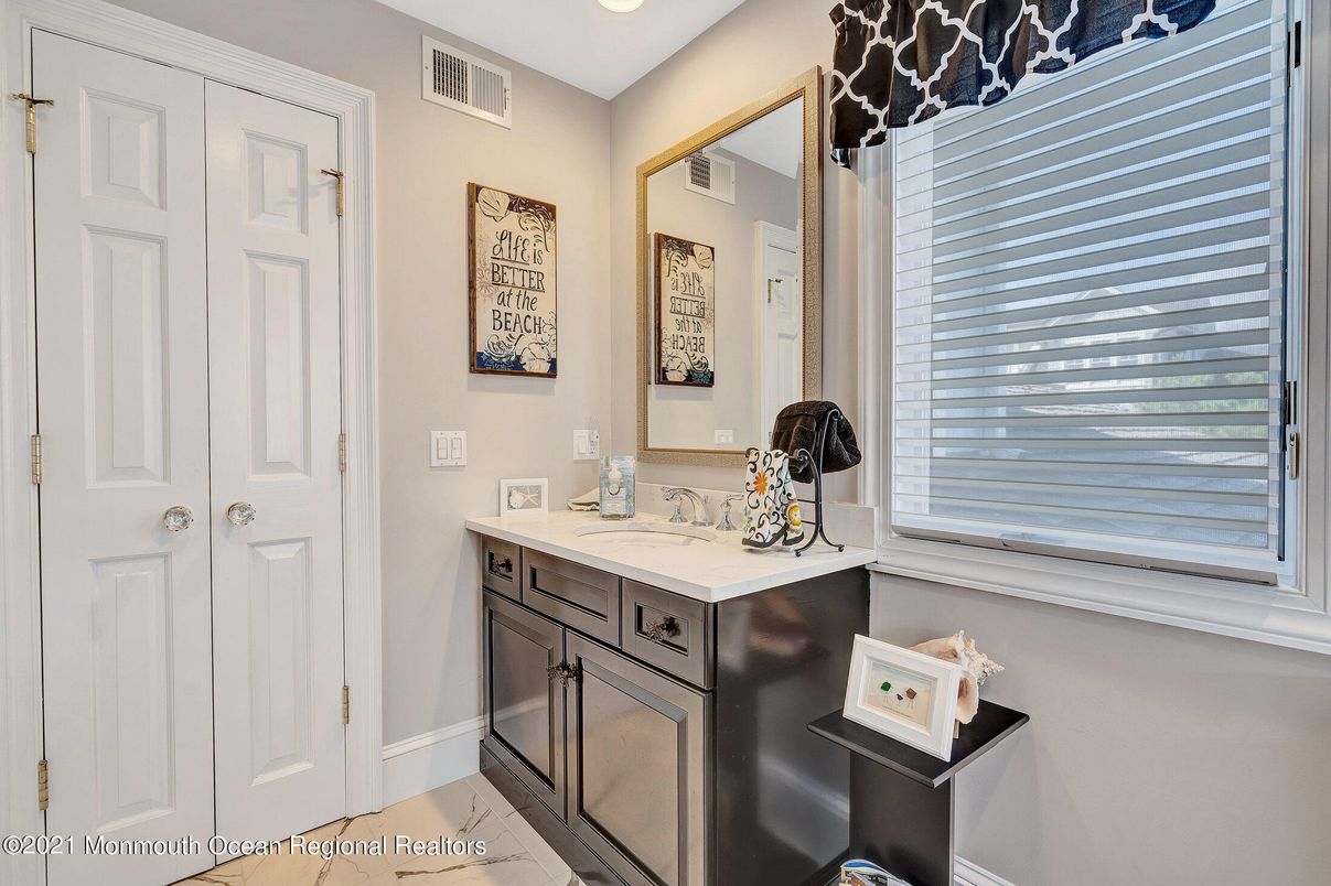 Bathroom, Interior, Marble, Recessed Lighting