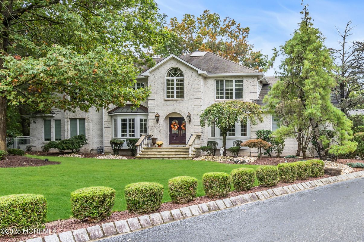 Exterior, Facade, French Provincial