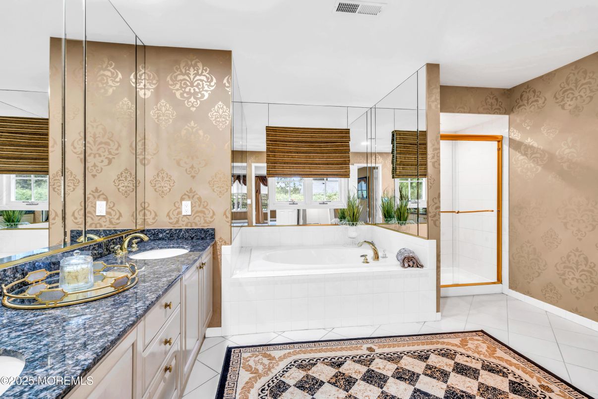Bathroom, Dual Sink Vanities, Interior