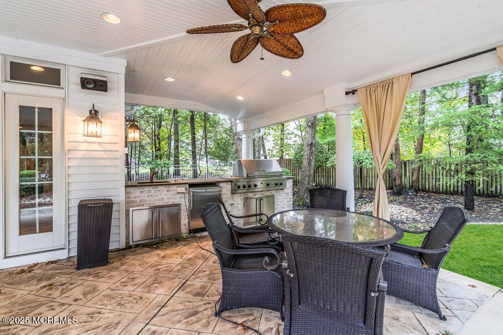 Exterior, Outdoor Kitchen