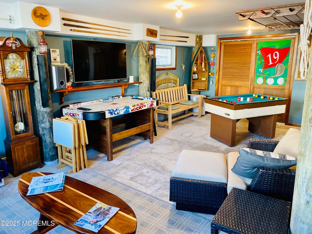 Billiard Table, Game Room, Interior