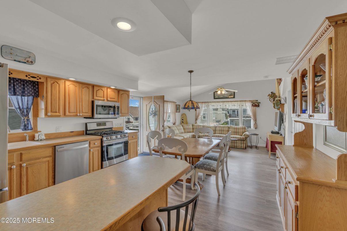 Dining room, Interior, Kitchen, Pendant Lights, Recessed Lighting, Stainless Steel Appliances, Wood Texture Flooring