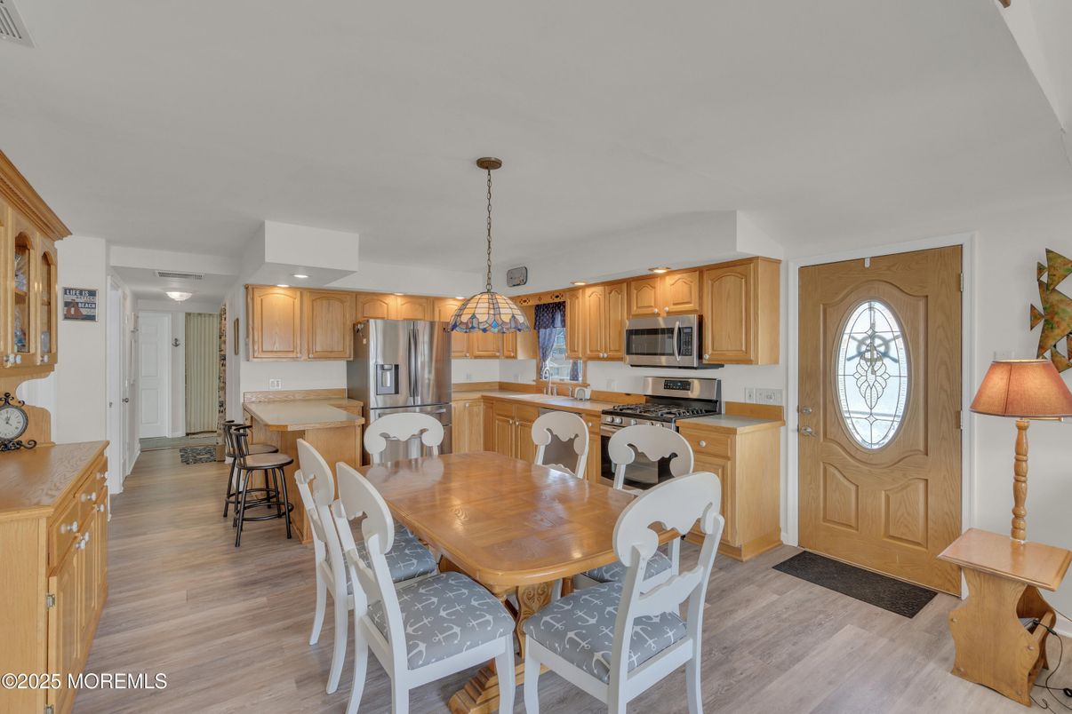 Dining room, Interior, Kitchen, Pendant Lights, Recessed Lighting, Stainless Steel Appliances, Wood Texture Flooring