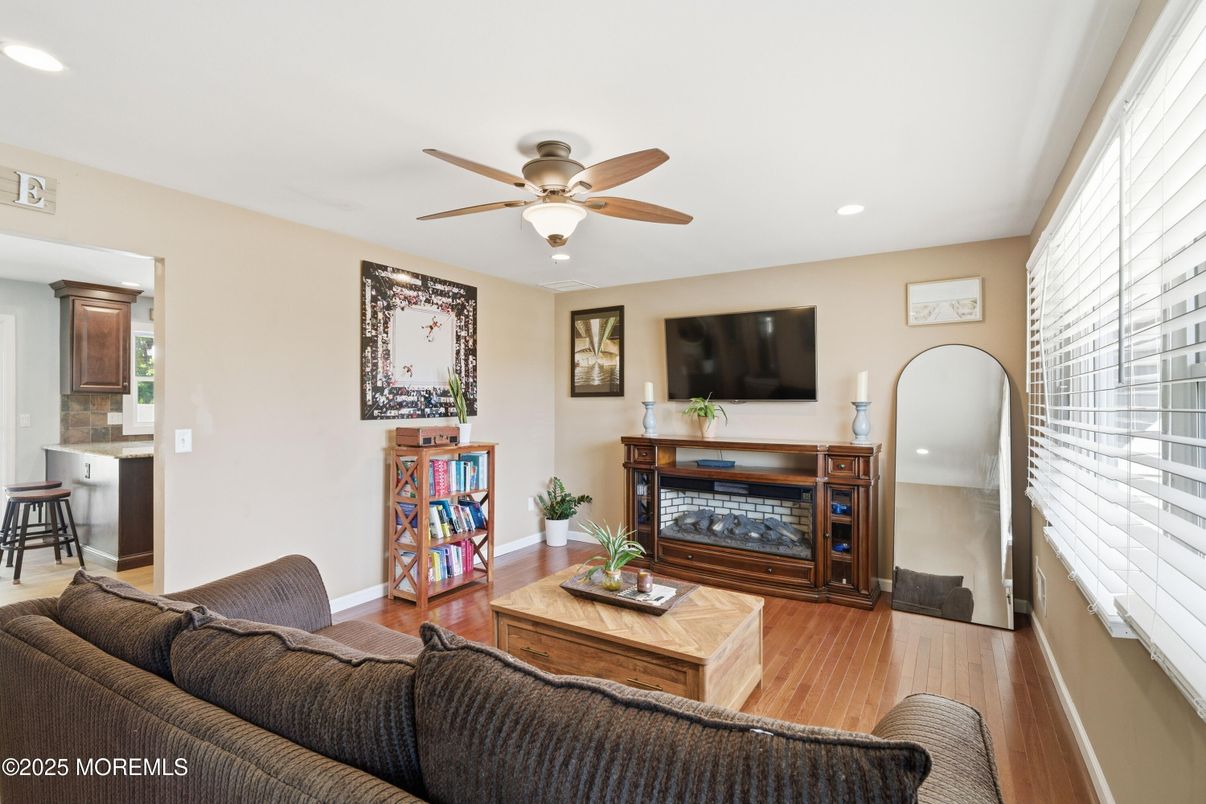 Interior, Living room, Recessed Lighting, Wood Texture Flooring