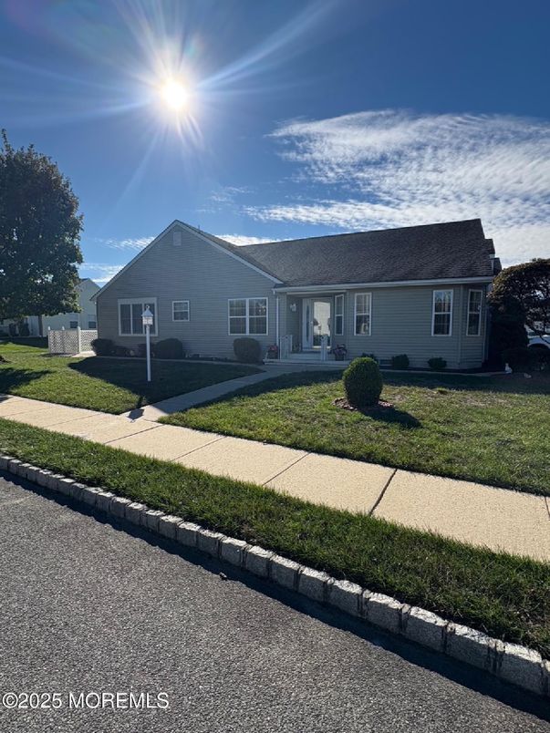 Exterior, Facade, Ranch