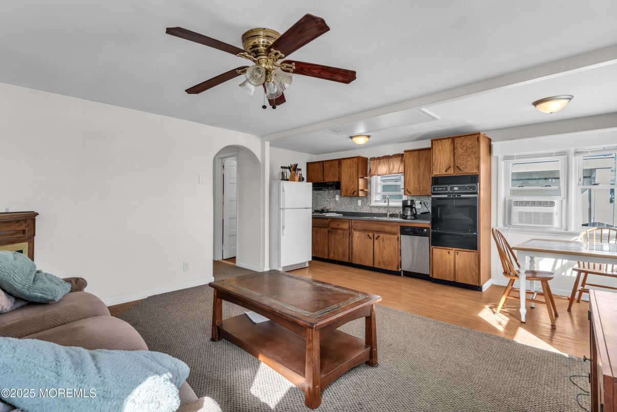 Dining room, Interior, Kitchen, Stainless Steel Appliances, Wood Texture Flooring