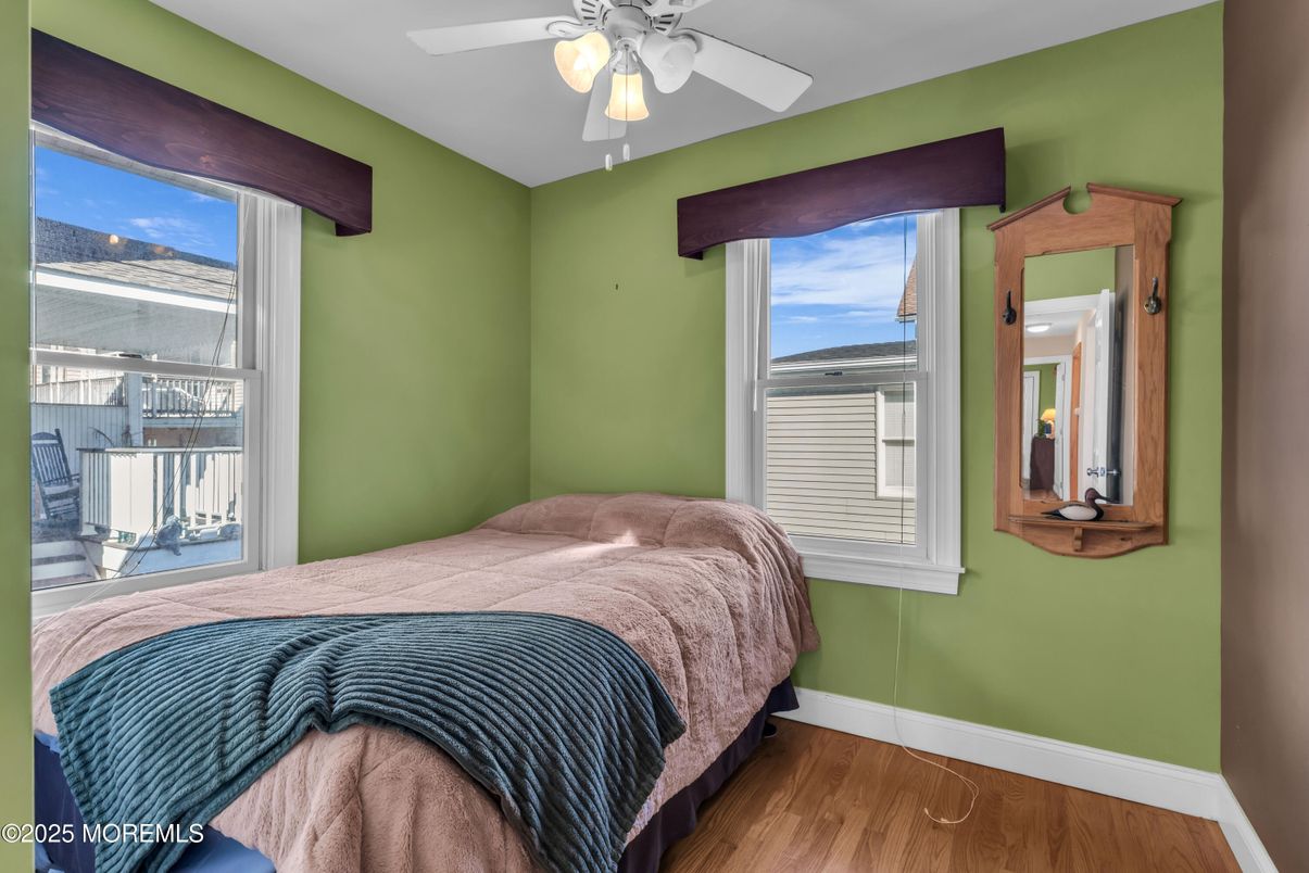 Bedroom, Interior, Water, Wood Texture Flooring