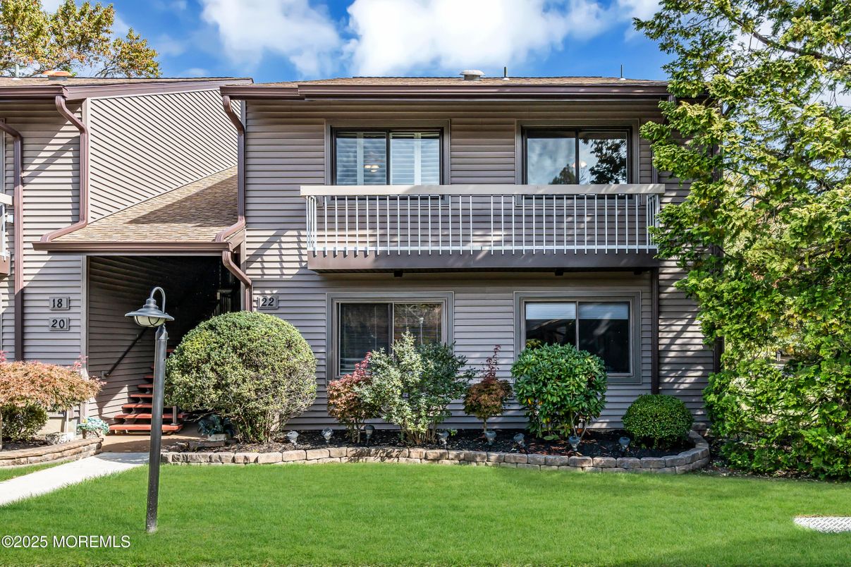 Exterior, Facade, American Foursquare