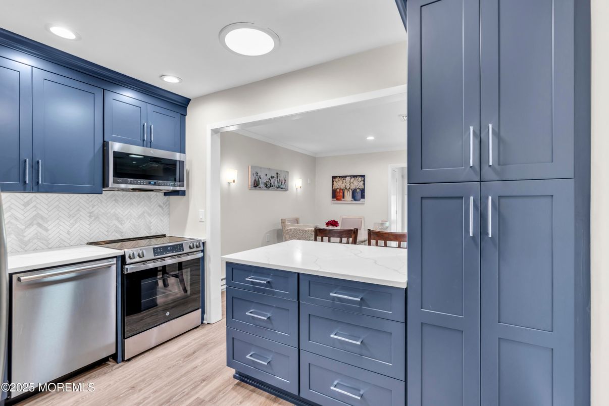Dining room, Interior, Kitchen, Recessed Lighting, Stainless Steel Appliances, Wood Texture Flooring