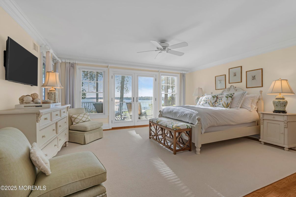 Bedroom, Interior, Water