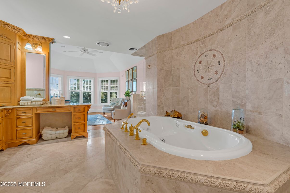 Bathroom, Interior, Recessed Lighting