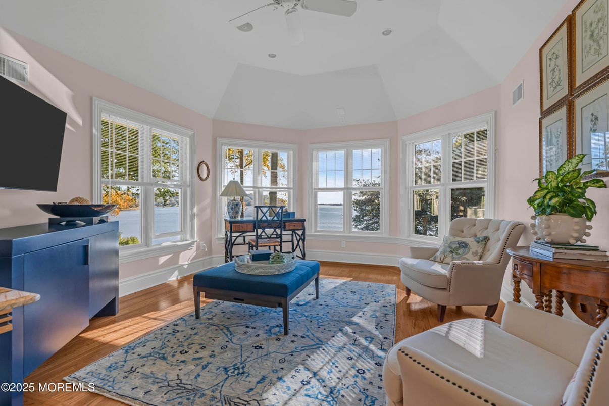Interior, Living room, Recessed Lighting, Water, Wood Texture Flooring