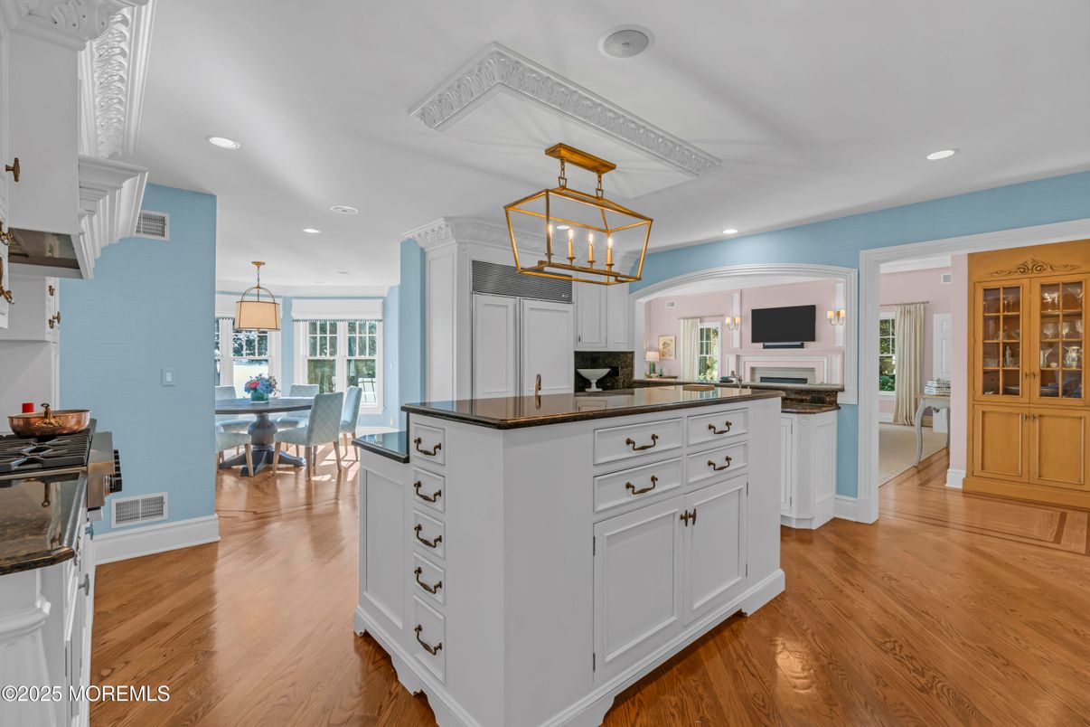 Dining room, Interior, Kitchen, Pendant Lights, Recessed Lighting, Wood Texture Flooring