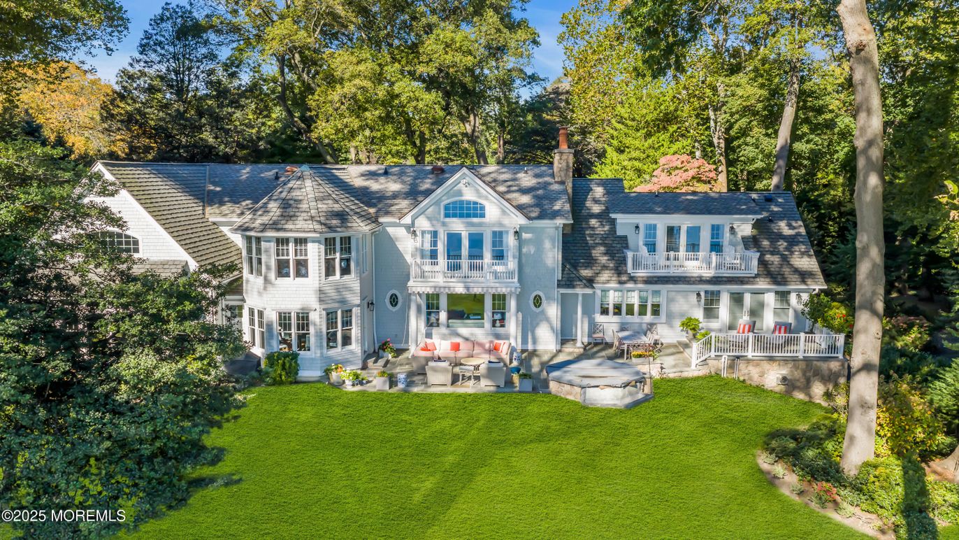 Exterior, Facade, Queen Anne Victorian