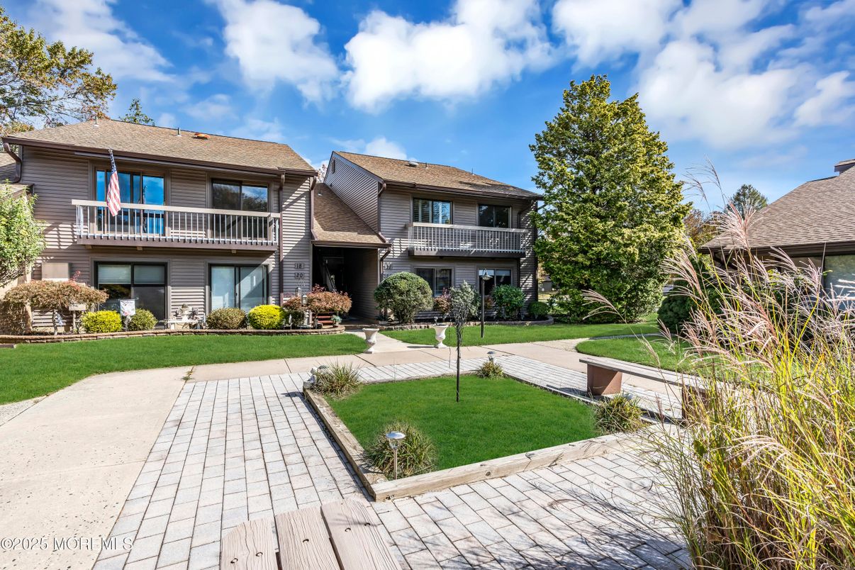 Backyard, Exterior, Facade, Split Level