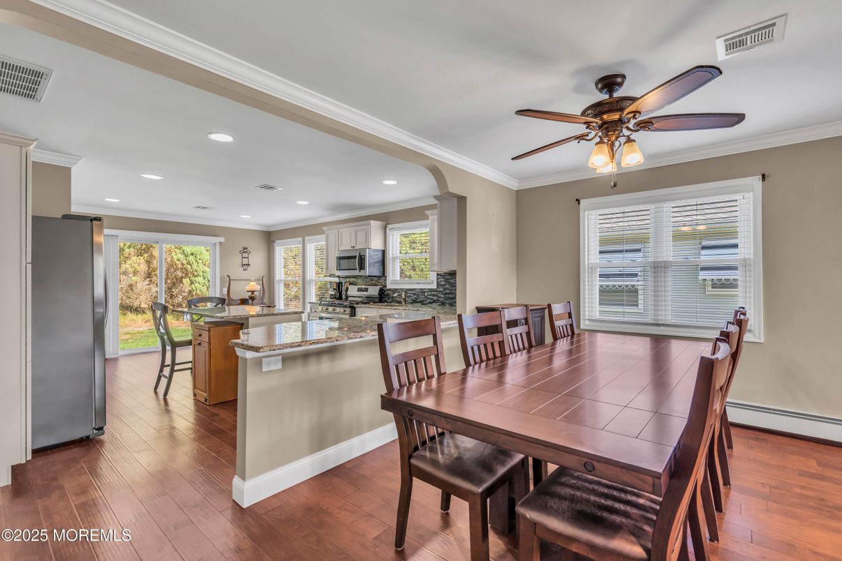 Dining room, Interior, Kitchen, Recessed Lighting, Wood Texture Flooring