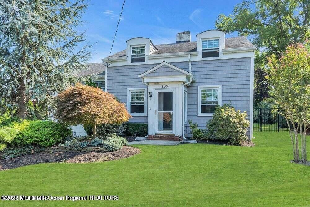 Exterior, Facade, Cape Cod