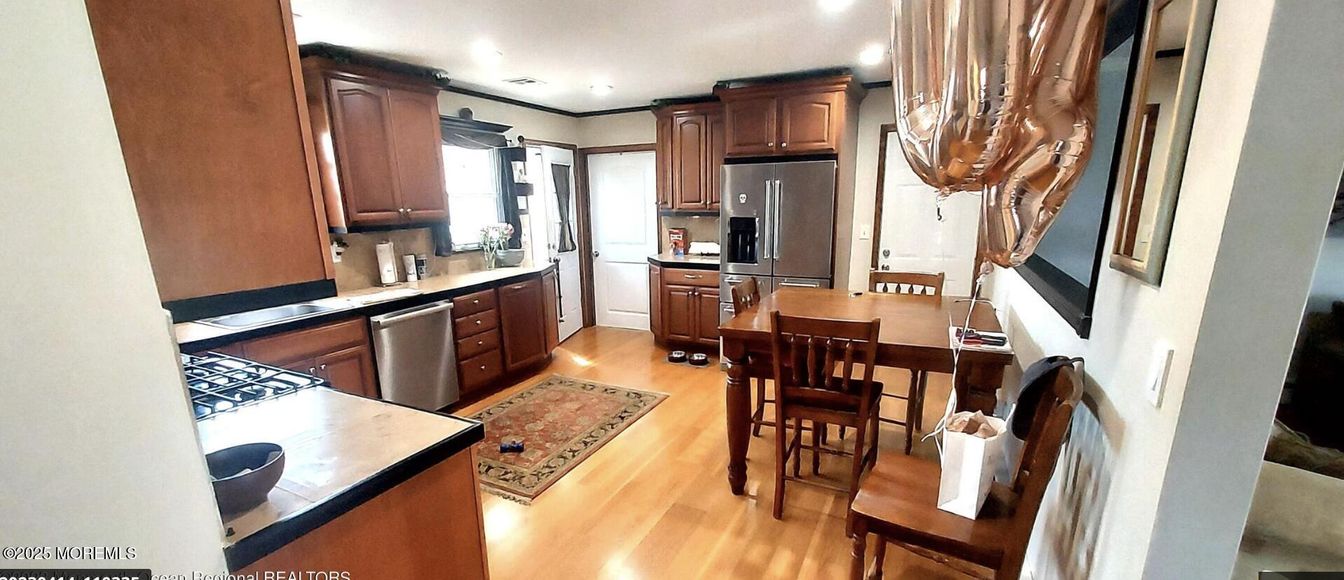 Dining room, Interior, Kitchen, Recessed Lighting, Wood Texture Flooring