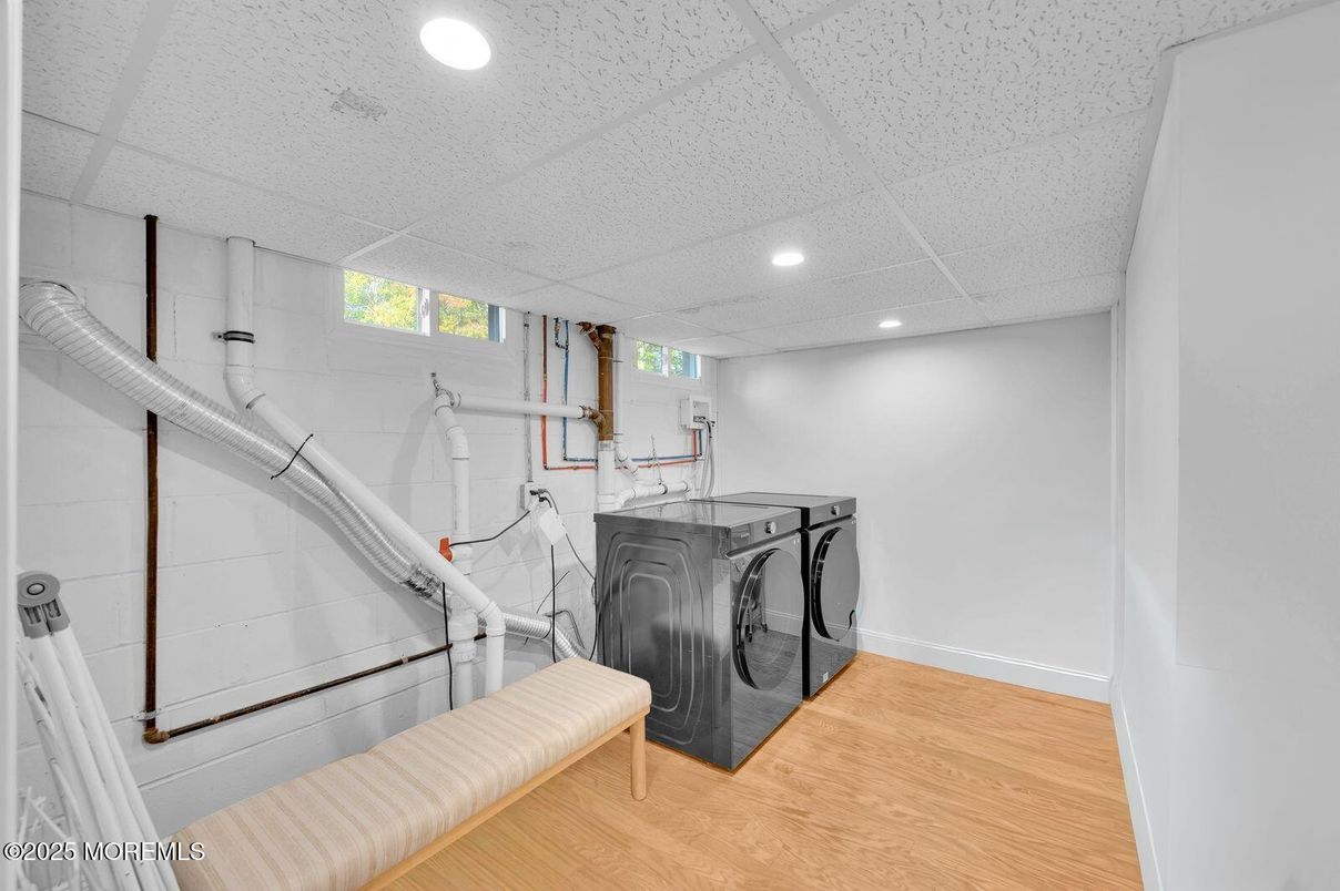 Interior, Recessed Lighting, Washer, Wood Texture Flooring