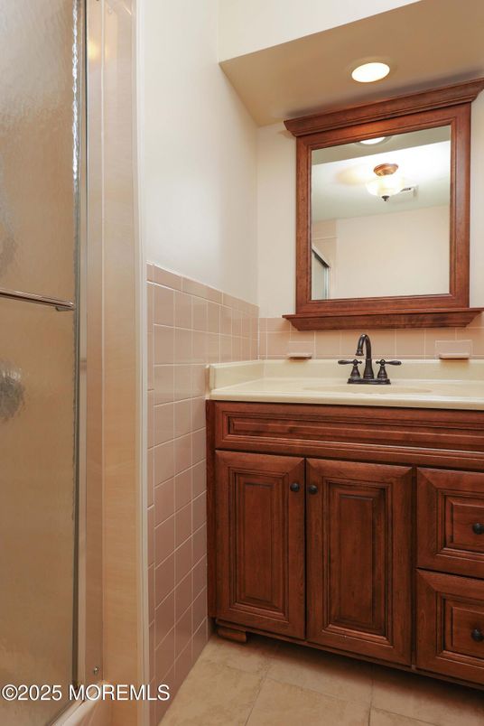 Bathroom, Interior, Recessed Lighting, Tile Countertops