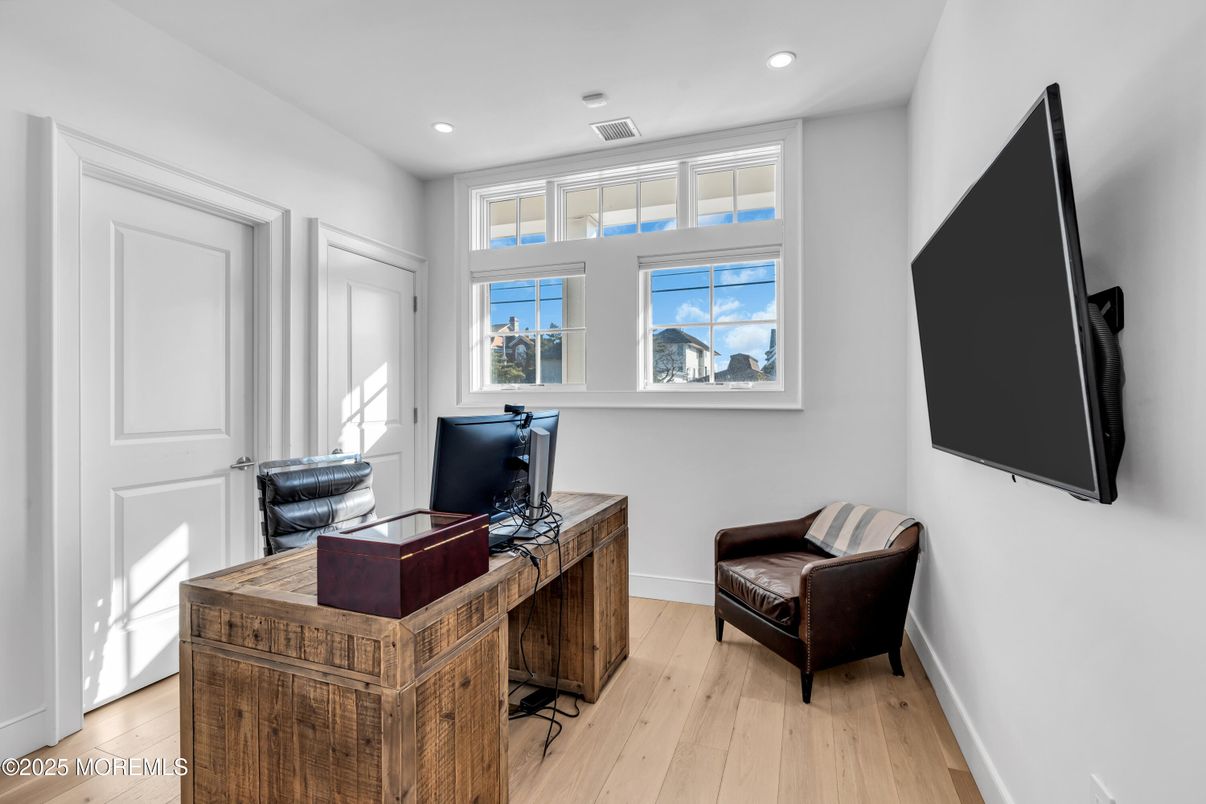 Home Office, Interior, Recessed Lighting, Wood Texture Flooring