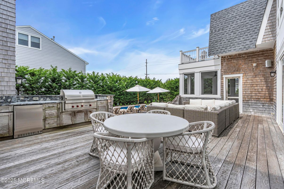 Exterior, Outdoor Kitchen