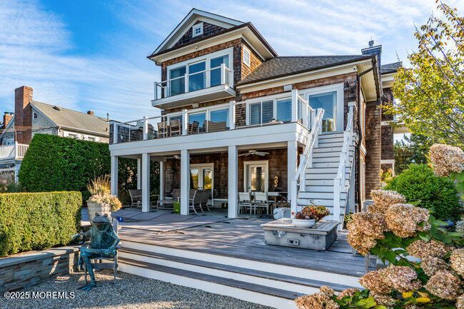 Exterior, Facade, Queen Anne Victorian