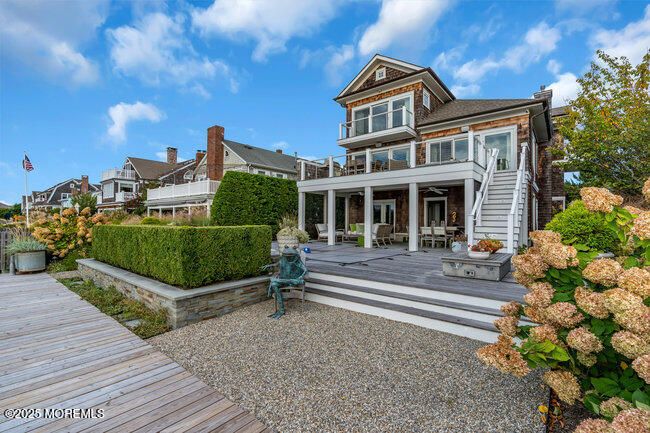 Exterior, Facade, Queen Anne Victorian