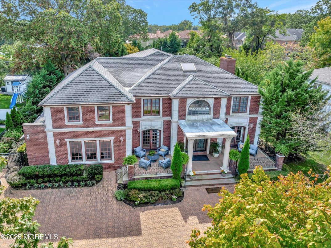 Exterior, Facade, Brick Facade, Georgian