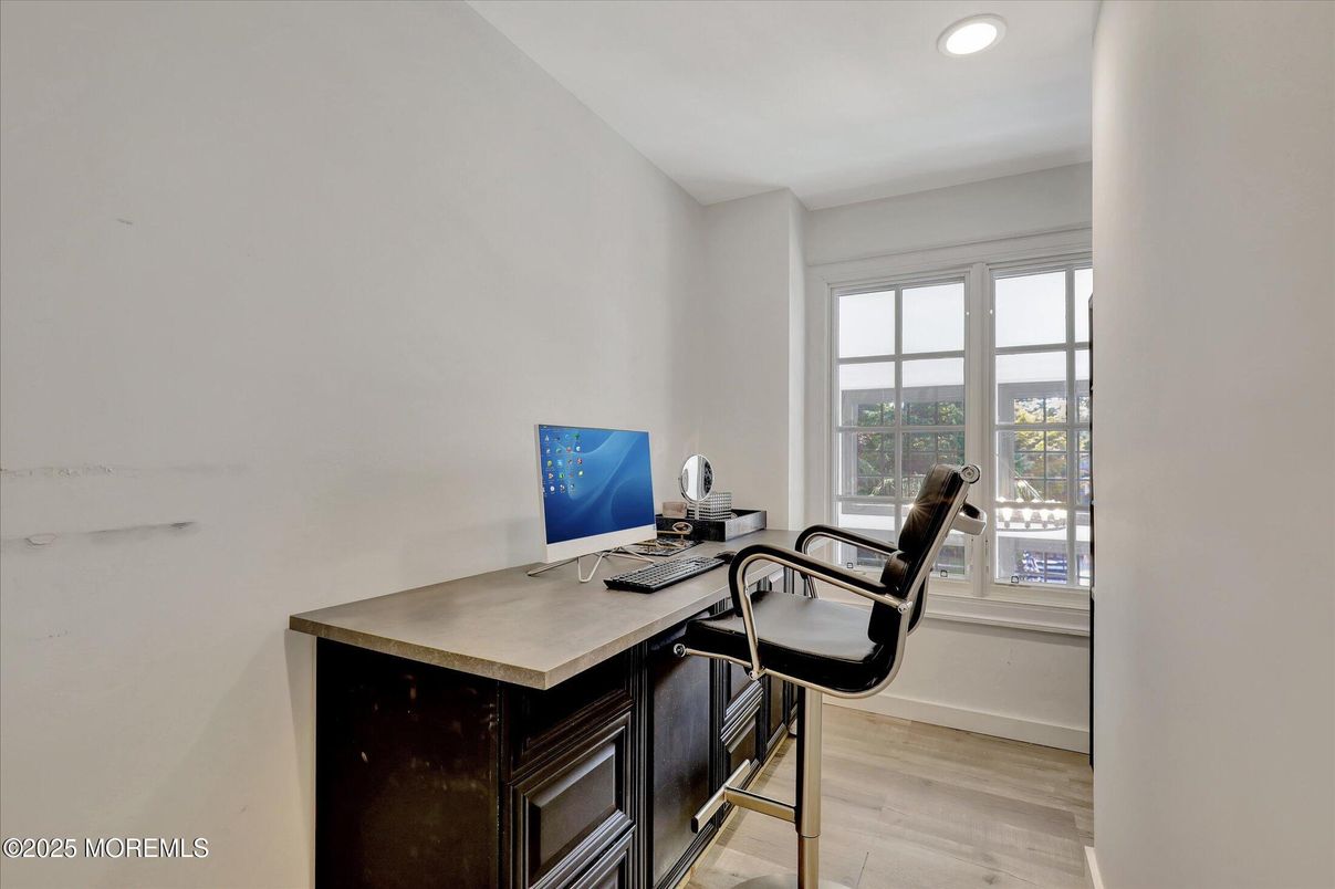 Home Office, Interior, Recessed Lighting, Wood Texture Flooring