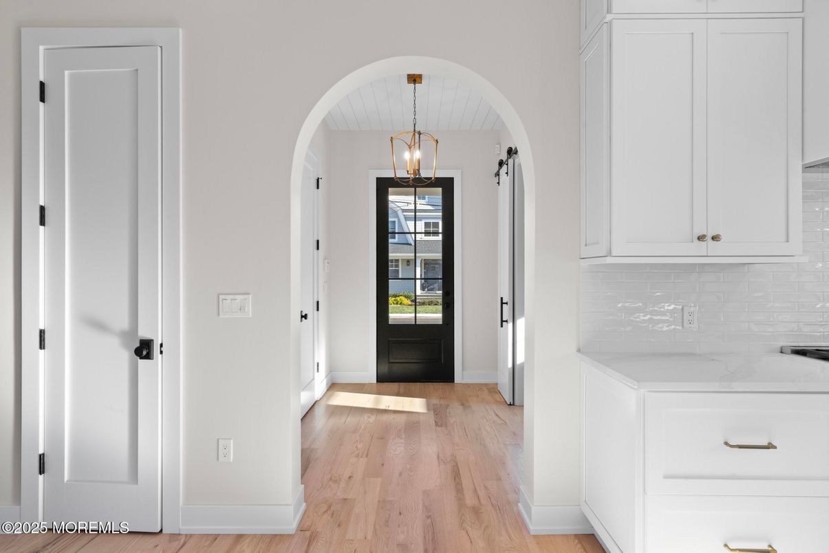 Interior, Pendant Lights, Wood Texture Flooring