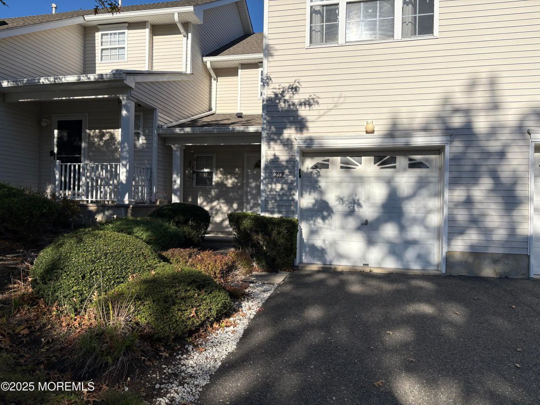 Attached, Exterior, Facade, Mediterranean