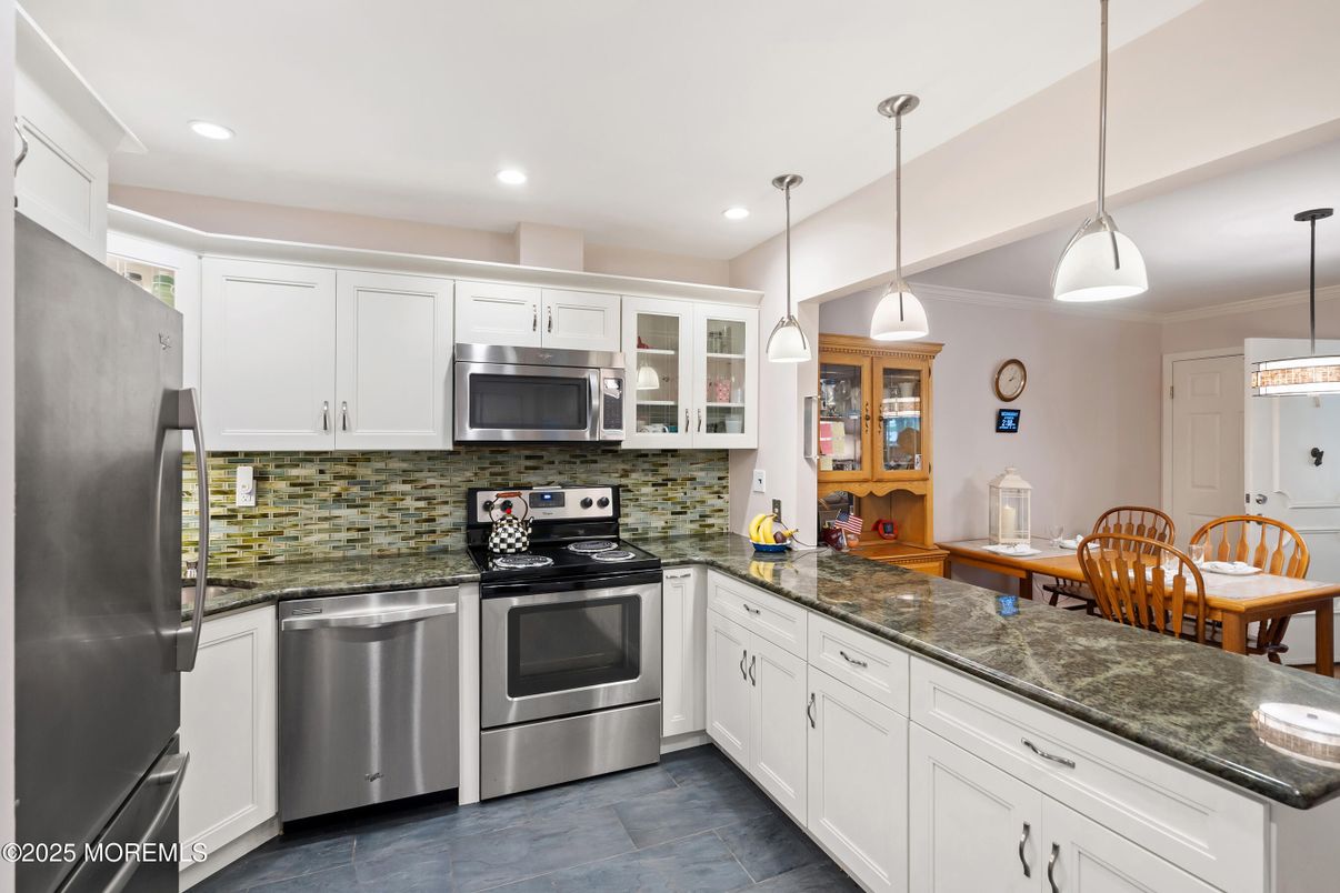 Interior, Kitchen, Pendant Lights, Recessed Lighting, Stainless Steel Appliances