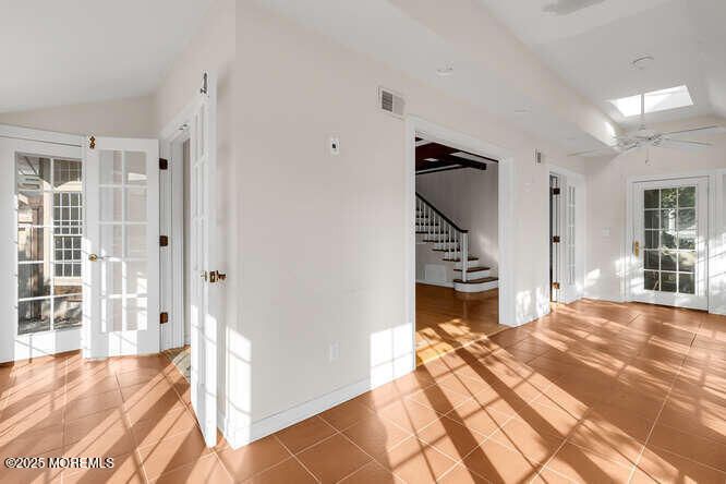 Empty room, Interior, Recessed Lighting