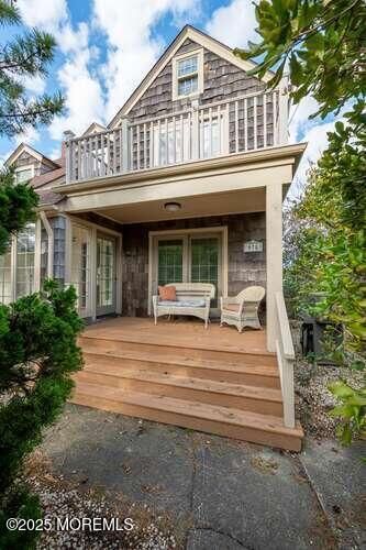 Exterior, Facade, Queen Anne Victorian