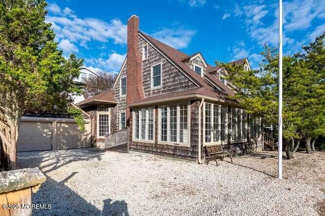 Detached Garage, Exterior