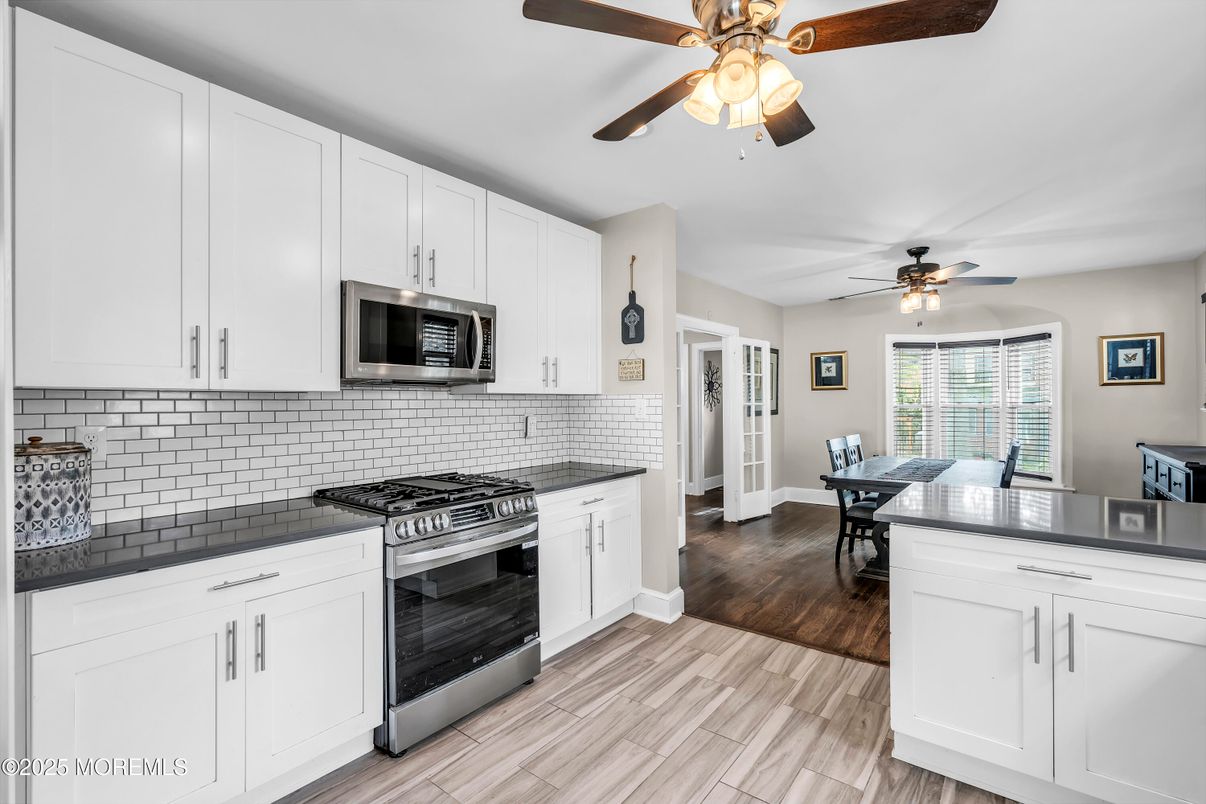 Dining room, Interior, Kitchen, Stainless Steel Appliances, Wood Texture Flooring