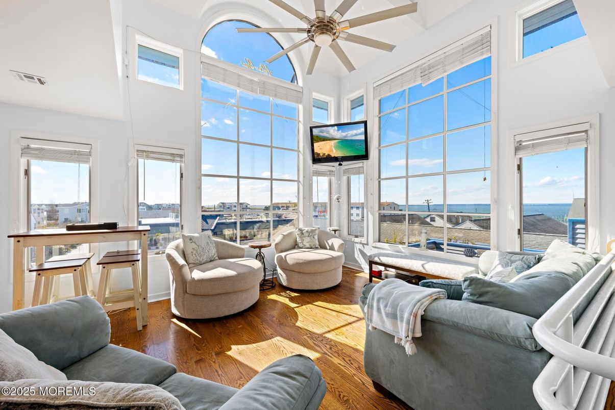 Interior, Living room, Sun Room, Water, Wood Texture Flooring