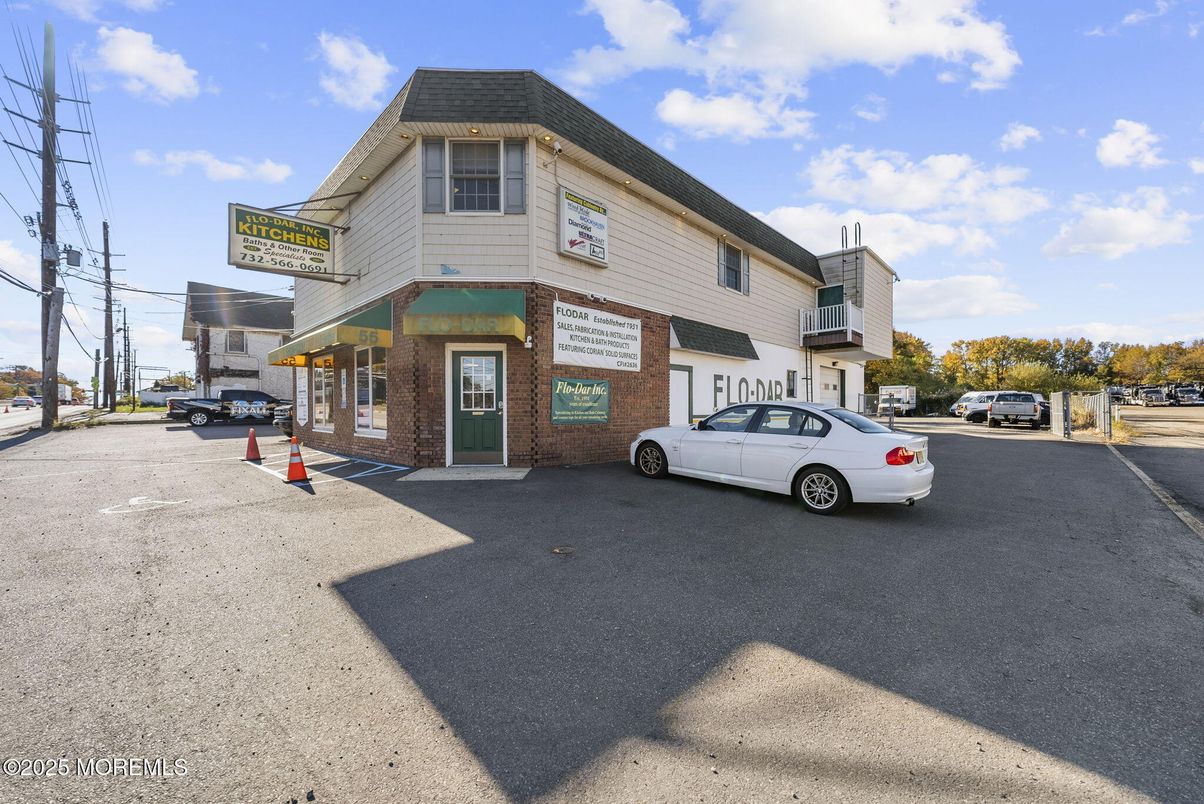 Exterior, Facade, Brick Facade, Queen Anne Victorian