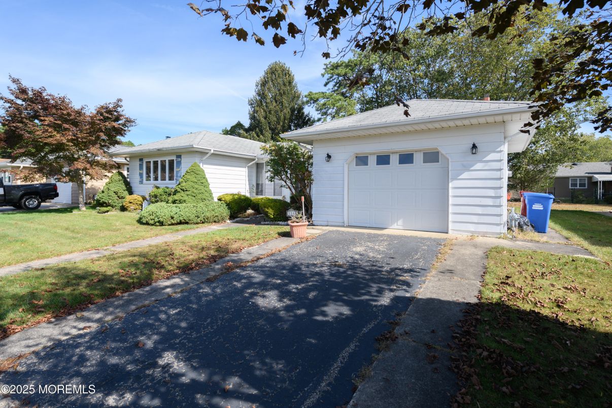 Detached Garage, Exterior