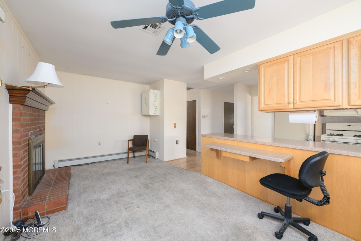 Fireplace, Interior, Kitchen, Recessed Lighting