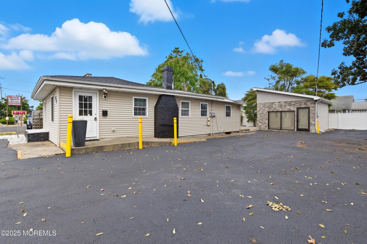 Detached Garage, Exterior