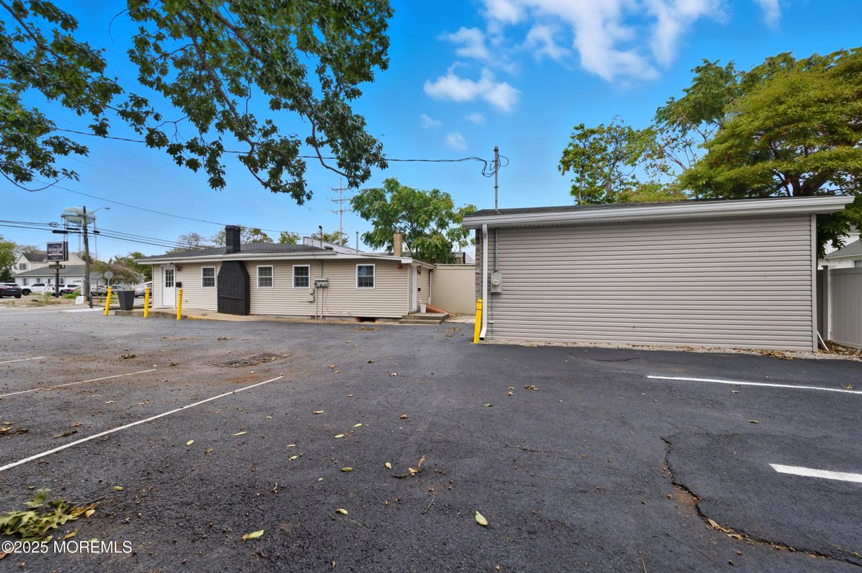 Detached Garage, Exterior