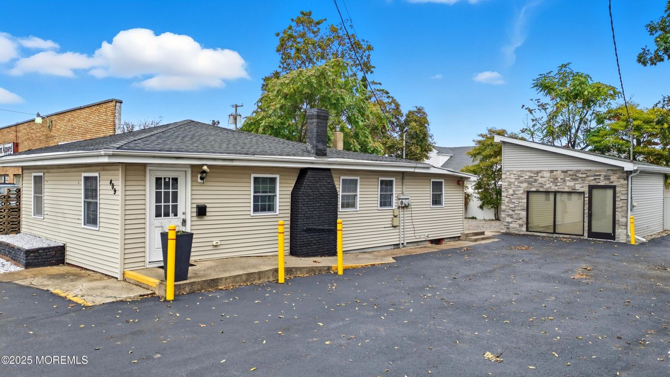 Detached Garage, Exterior
