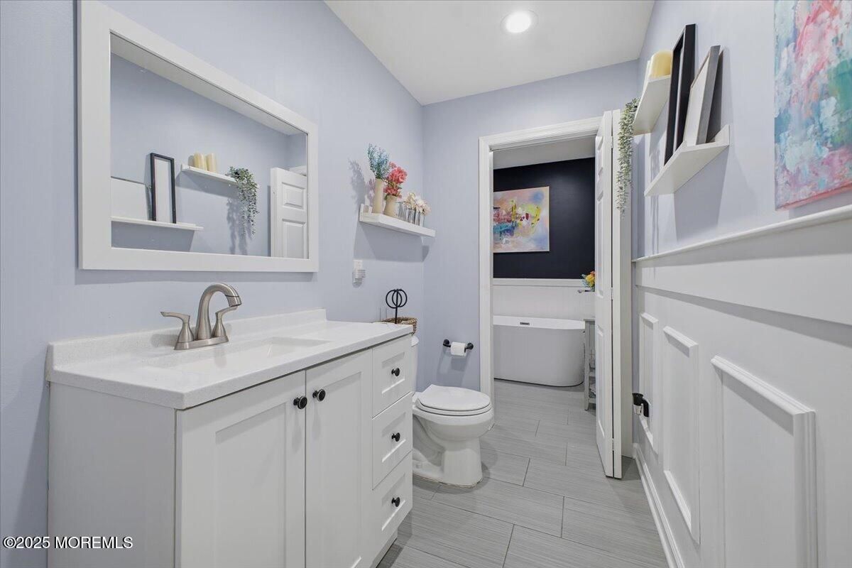 Bathroom, Dual Sink Vanities, Interior, Recessed Lighting